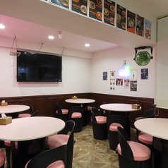 デート利用にぴったりなテーブル席をご用意しています。おしゃれで落ち着いた雰囲気の中、大切な方との特別な時間をお楽しみいただけます。素敵な思い出をぜひ当店で。