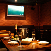 店内には大型プロジェクターを完備しております!大画面でのスポーツ観戦は迫力満点で、会場全体が一体となって盛り上がれます。貸切パーティーの際には、思い出のムービー放映やイベントの演出にもご活用いただけます◎映像を駆使したワンランク上のパーティーをお楽しみください♪