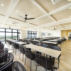 広々としたフロアにお席をたくさんご用意しております！