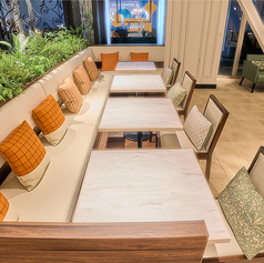 ソファー、椅子席