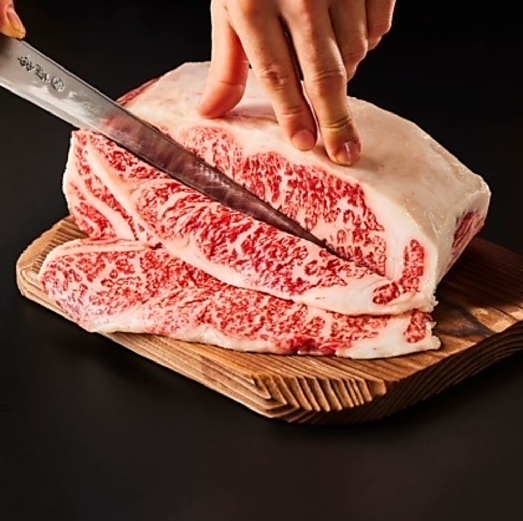 福島牛の絶品、県産の誇り。最高の味わい、心ゆくまでお楽しみください。