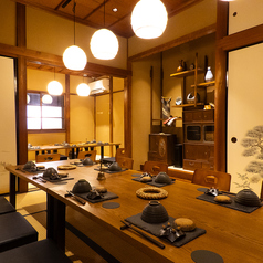 和の雰囲気が漂う個室は、最大14名様までご利用可能です♪接待や友人や家族との特別な時間を過ごすのに、最適な場所です。大人数でも気軽に、是非ご利用ください。