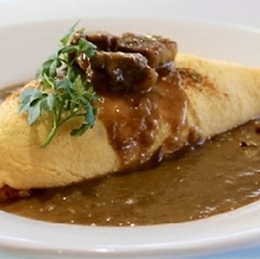 錦山のオムライスカレー(ミニサラダ、スープ付き)