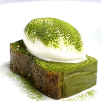 専属パティシエが作るこだわりのスイーツ