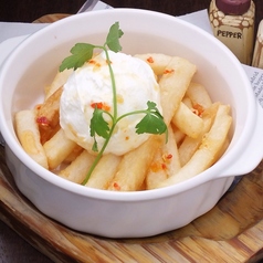 フライドポテト サワークリーム&スイートチリソース　FRIES WITH SOUR CREAM&SWEET CHILI SAUSE