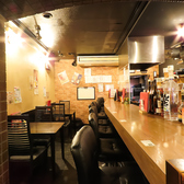 広々としたカウンターはお一人様やパートナーとのデートにもピッタリ♪