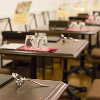 【幅広いシーンにどうぞ◎落ち着くウッド調のテーブル】