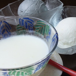 スイーツも充実♪黒ゴマアイス/杏仁アイス/杏仁豆腐など各220円（税抜）！デザート付ランチも有り☆