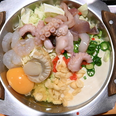 【海鮮の旨味が凝縮】いか・えび・たこ・帆立が主役の「シーフード」 1045円(税込)の写真