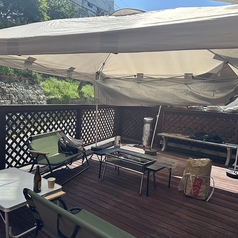 開放感あふれるテラス席で、街中にいながら本格バーベキューを満喫。心地よい風を感じながら、焼き立ての美味しさと贅沢なひとときをお楽しみください。