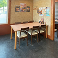 ご家族でのお食事や会社仲間との飲み会にぴったりな6名様向けテーブル席。広々とした空間で、周囲を気にせず会話やお料理をお楽しみいただけます。