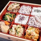 テイクアウトにおばん菜五種のお弁当をご用意しております。当店自慢のメニューをご自宅でもお楽しみください。※写真は一例です。
