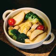 鶏ももと彩野菜のガーリックバターソース焼き