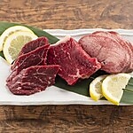 お肉好きにオススメ！ぶ厚い上タン、ぶ厚いヒレロース、ぶ厚いハラミのボリューム感満載の盛り合わせ