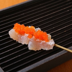 鯛の昆布〆とびっこのせ