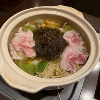 石垣島直送のもずくをしゃぶしゃぶで堪能。