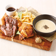 チーズフォンデュソースで食べる ミートプレート　※二名様より承ります