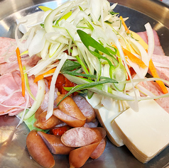 ブデチゲ（Budae Jjigae｜ソーセージ入り韓国軍隊鍋）