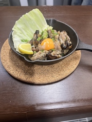 鶏ハラミの月見鉄板焼き