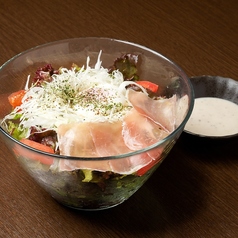 生ハムと温玉のシーザーサラダ