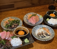 新鮮なお刺身、産地直送の生牡蠣、美味しいお肉料理も