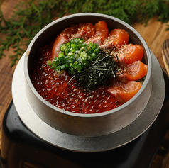 サーモンといくらの親子釜飯