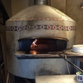PePe自慢のイタリア直輸入の石窯です！！この窯で焼き上げるピッツァは、カリッとモッチリ香ばしい香りで、ほかでは味わえません！！名駅のピッツァはPePeで決まり！！