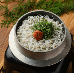 しらすと梅の釜飯