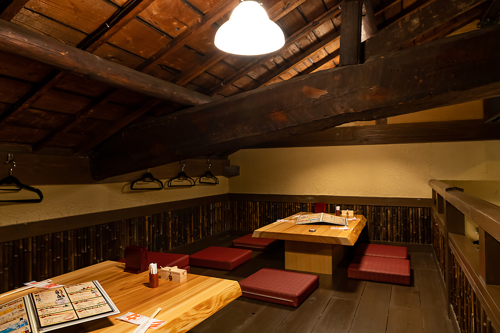 6～8人くらいの飲み会ならこちらの半個室もオススメ！ご予約お待ちしております！