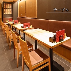 2名～4名様用のテーブル席。最大20名様まで対応可。