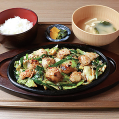 和牛もつ焼き定食