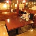 5名様までご着席頂けるお席になります。みんなで輪になって料理を囲み食事をお楽しみ頂けます。和風で昔懐かしいような雰囲気に気分も落ち着きます。