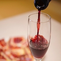 豊富なワインや気軽に楽しめるサワーなど多彩なドリンク