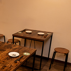 ２人席のテーブル