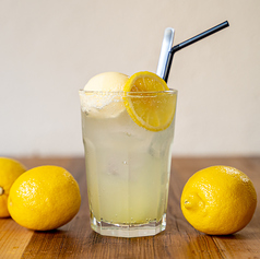 ３．ホリデーレモンサワーフロート