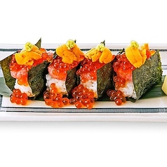 ひとくち贅沢こぼれ寿司(海ぶどうのせ)などお酒に合う料理を多数ご用意◎の写真