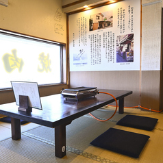 【お仕事帰りのサク飲み・ちょい飲み◎】駅から徒歩10分の当店は、お仕事帰りのサク飲みやちょい飲みにも最適です。靴を脱いでお上がりいただくこちらのお席なら、一日歩き回った足の疲れもスッキリ。