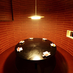 気軽な飲み会や女子会に人気の円卓個室席！お早目のご予約をお願い致します！