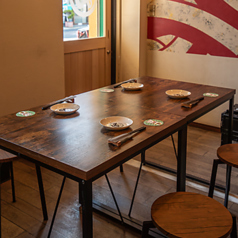 ４人から８人まで可能なテーブル