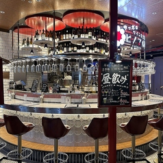 カウンター席は16席ご用意しております。女子会やちょい飲み、デートなど様々な利用シーンで◎。カウンター席なのでスタッフがお食事に合ったワインをおススメ致します。