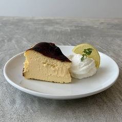 「土日限定!自家製バスクチーズケーキ」