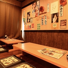 部屋座敷4名様×3卓。6名様×3卓