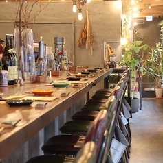 カウンター席◎記念日やデートに最適空間です。※ネット予約はお席を限定している為、こちらのお席をご希望の方は店舗までご連絡・ご相談ください！営業時間は18時～です。(定休日：日曜日)