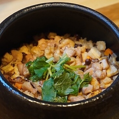 徳島県産 阿波尾鶏と季節野菜の土鍋炊き込み御飯