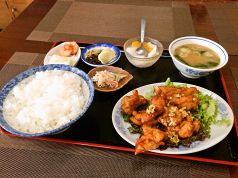 鶏の唐揚げ薬味ソース掛け定食　800円（税込）