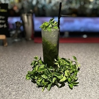 カクテルと豊富なウイスキーが魅力