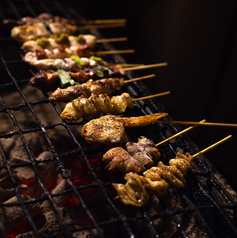 炭火焼鳥を中心に、厳選した素材をお店で仕込みます！