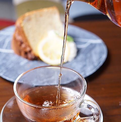 こだわりの紅茶にこだわりのケーキを合わせてお楽しみください。