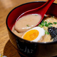 〆のラーメン　豚骨マー油