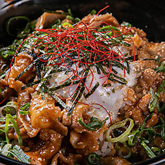 温玉牛ホルモン丼